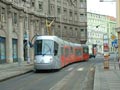 Tramvaj Škoda 14T přijíždí do zastávky Jindřišská 4. 2. 2006