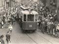 Křižíkova osmnáctka projíždí Františkánskou ulicí při oslavách 60 let tramvají v Plzni - červen 1959, foto: sbírka M. Plzák