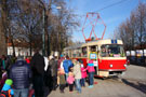 Mikulášská tramvaj na své nástupní zastávce U Zvonu  4. 12. 2016