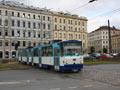 Souprava T6B5 v centru nedaleko tržnice 9. 6. 2009