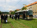 Prototyp tramvaje Vario LF plus PL představený novinářům v Plzni na Slovanské aleji 25. 6. 2010