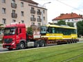 Na Slovasnké aleji zachycen při převozu do dílen vůz Vario LFR.S č. 358 17. 7. 2020 