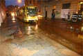 Poslední projíždějící tramvají Solní ulicí při havárii vodovodu byla Astra č. 302, foto: Vlastimil Leška, Plzeňský deník