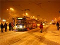 Kolona tramvaj� vznikl� v sadech P�tat�ic�tn�k� p�ed nep�ehoditelnou vyhybkou 1. 12. 2010
