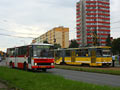 Autobus náhradní dopravy č. 414 projíždí kolem tramvajové konečné Křimická s vozem KT8D5-RN2P č. 296 - 16. 8. 2011