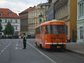 Tramvaj č. 218 zůstala stát v Palackého ulici v době průjezdu historických vojenských vozidel - Slavnosti svobody 5. 5. 2012