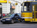 Nehoda tramvaje 289 na křižovatce U Práce 10. 10. 2016