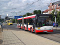 Solaris linky č. 41 zajíždí na tramvajovou zastávku Sady Pětatřicátníků 14. 7. 2016
