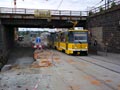 KT8D5-RN2P č. 299 jedoucí pod jižním mostem na stavbě u nádraží 5. 6. 2017