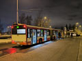 Autobus Solaris č. 566 na náhradní lince 1A v Bolevci 13. 2. 2025