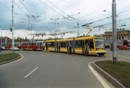 Astra 310 uvízlá na křížení tramvajové troleje s trolejbusovou