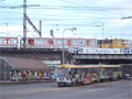 Pra�sk� souprava metra vyroben� v Miti��insk�m stroj�rensk�m z�vod� po omlazovac� k��e ve �kod� dopravn� technice spolu s  b�valou mosteckou soupravou tramva� T3 u plze�sk�ho n�dra�� 18. 12. 2004
 